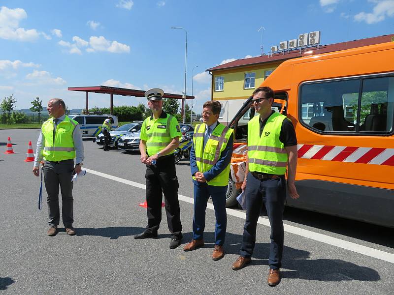 Společná akce Ředitelství silnic a dálnic (ŘSD) a dopravní policie v Chotovinách na Táborsku.