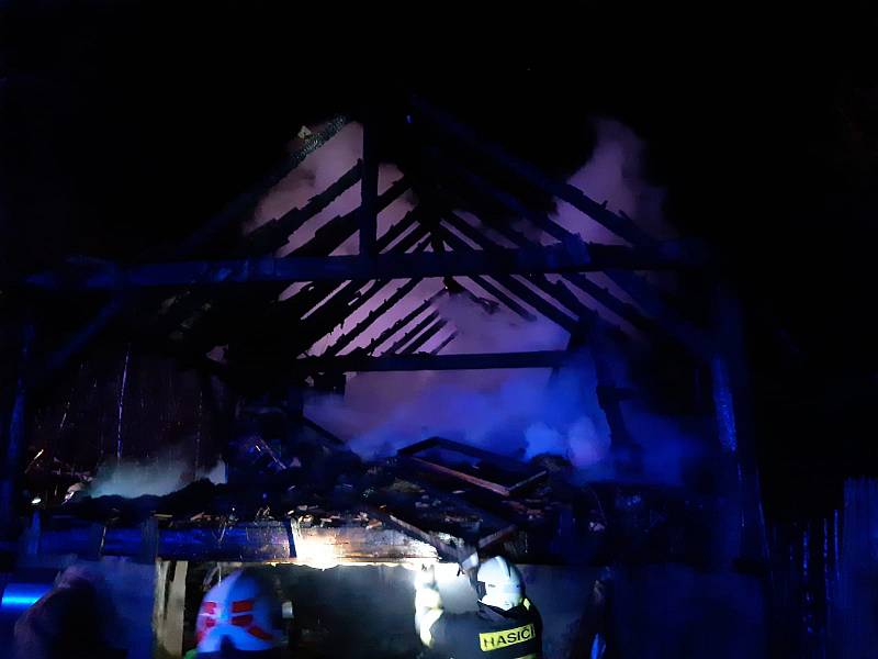 Požár rodinného domu v Rašovicích v neděli 15. března.