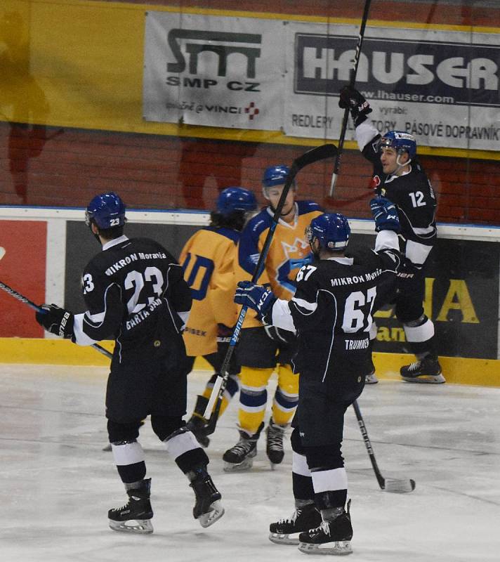 Táborští zvládli i páté sezónní derby s Pískem, tentokrát na jeho ledě. IHC Králové Písek - HC Tábor 4:7.