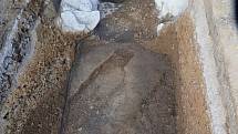 Rekonstrukce kanalizace v Táboře odkryla pohřebiště z 15. století.