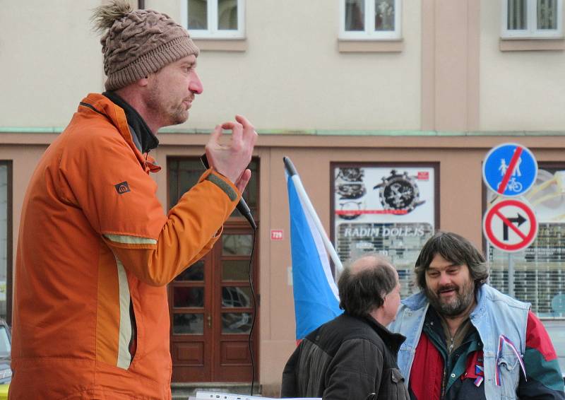 Sobotní shromáždění před zemědělskou školou v Táboře bylo pestré nejen na účastníky, ale i řečníky.