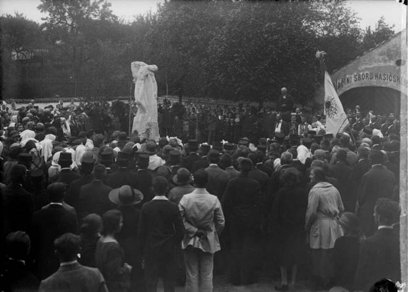 Z historie Sezimova Ústí. Fotografie pocházejí z archivu atelieru Šechtl a Voseček. Zveřejňujeme je s laskavým svolením Marie Šechtlové.