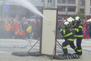 Soběslavské slavnosti dožínkové v sobotu 17. září odpoledne na náměstí Republiky byly plné akčních ukázek profesionálních a dobrovolných hasičů.