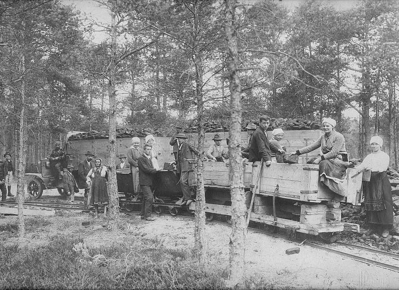 Z historie těžby rašeliny v Borkovicích.