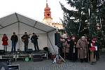 Vánoční písně a koledy zazpívali Kratochvílovi, členové Radouňského hudebního sdružení.