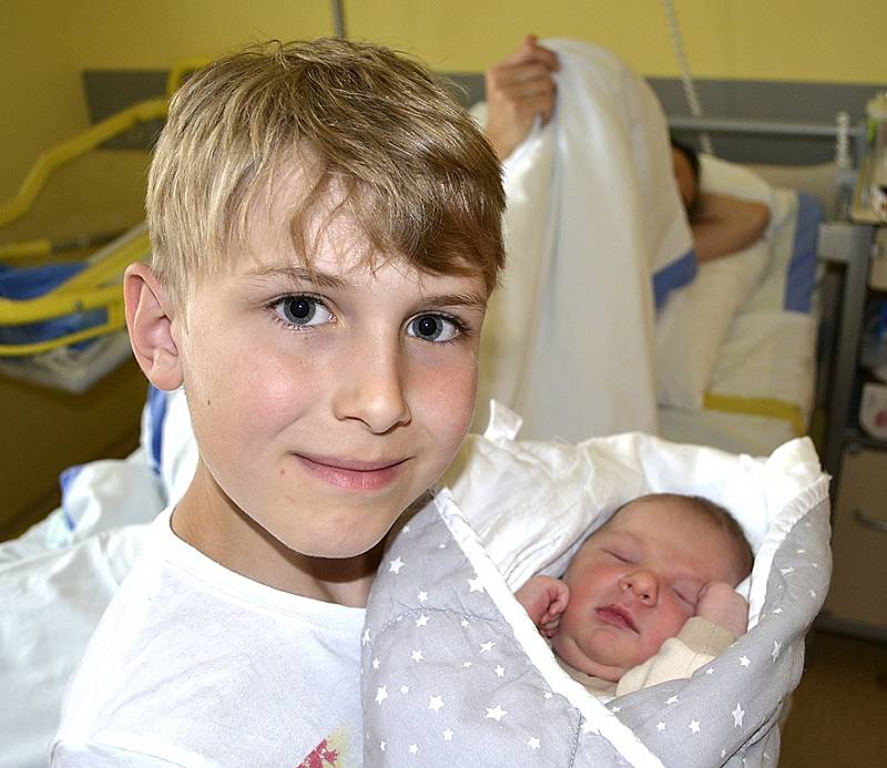Vojtěch Peták z Tábora. Narodil se 13. června ve 21.11 hodin jako druhý syn v rodině. Vážil 3910 gramů, měřil 53 cm a bráškovi Lukášovi je osm let.