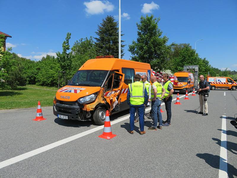 Společná akce Ředitelství silnic a dálnic (ŘSD) a dopravní policie v Chotovinách na Táborsku.