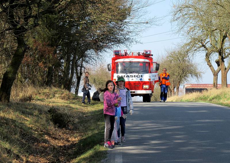 V Košicích se do úklidu pustili s pomocí dobrovolných hasičů.