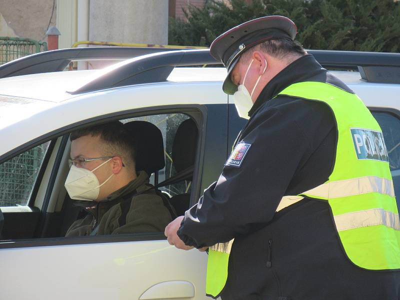 Policejní kontroly na hranicích Táborska a Jindřichohradecka se v pondělí 1. března uskutečnily bez problémů. Podle zasahujících policistů byli řidiči připraveni a disponovali alespoň čestným prohlášením.