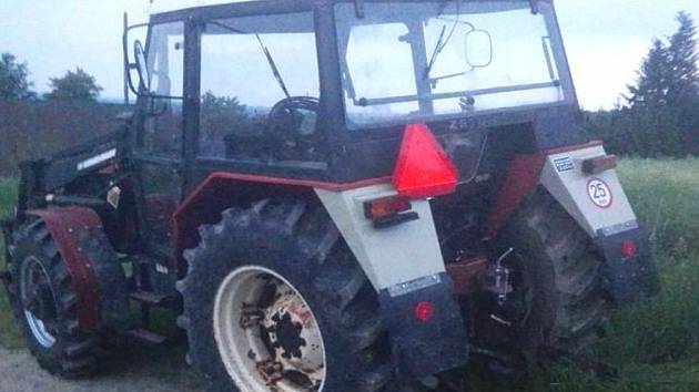 Snímek ukradeného traktoru.