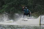 Kemp Karvánky mezi Soběslaví a Veselím nad Lužnicí hostil v sobotu 15. srpna již popáté závodníky na wakeboardech a wakeskatech.