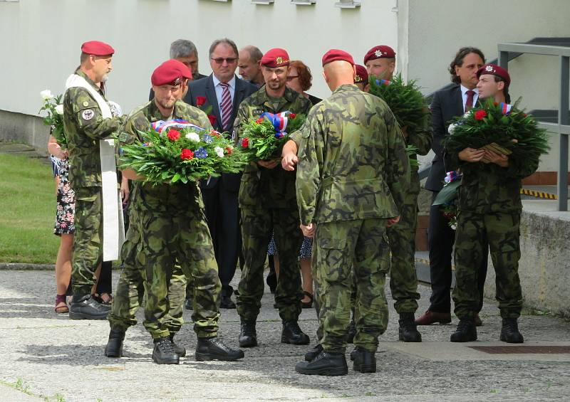 Na vojenské základně 42. mechanizovaného praporu Tábor si ve středu 4. srpna vojáci i rodina připomínali 3. výročí od tragického úmrtí tří členů posádky na misi v Afghánistánu.