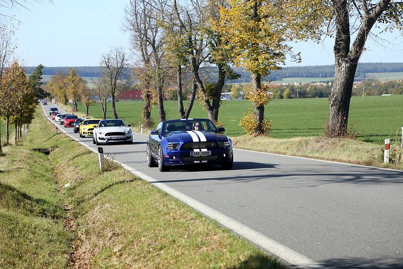 Příspěvky věnovali řidiči, návštěvníci i další organizace. Kolona automobilů vyjela v neděli 13. října ráno z Tábora do Bechyně a odpoledne se představila na Žižkově náměstí.