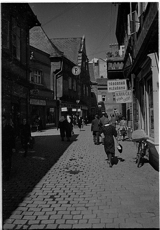 Tábor během druhé světové války a německé okupace. Fotografie pocházejí z táborského atelieru Šechtl a Voseček. Zveřejňujeme je s laskavým svolením Marie Šechtlové.