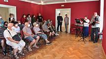 Slavnostního otevření Weisova domu v pátek 16. července se zúčastnila řada významných hostů včetně starosty Víta Rady. O hudební program se postarali manželé Molíkovi.