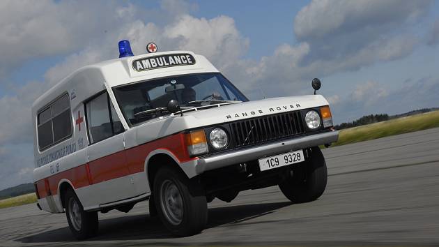 V sedmdesátých a osmdesátých letech využívali táborští záchranáři jako sanitku tento Range Rover.