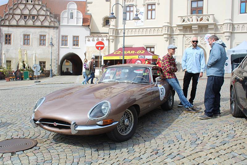 Z Tábora v sobotu dopoledne vyrazila rallye veteránů Spring Classic.