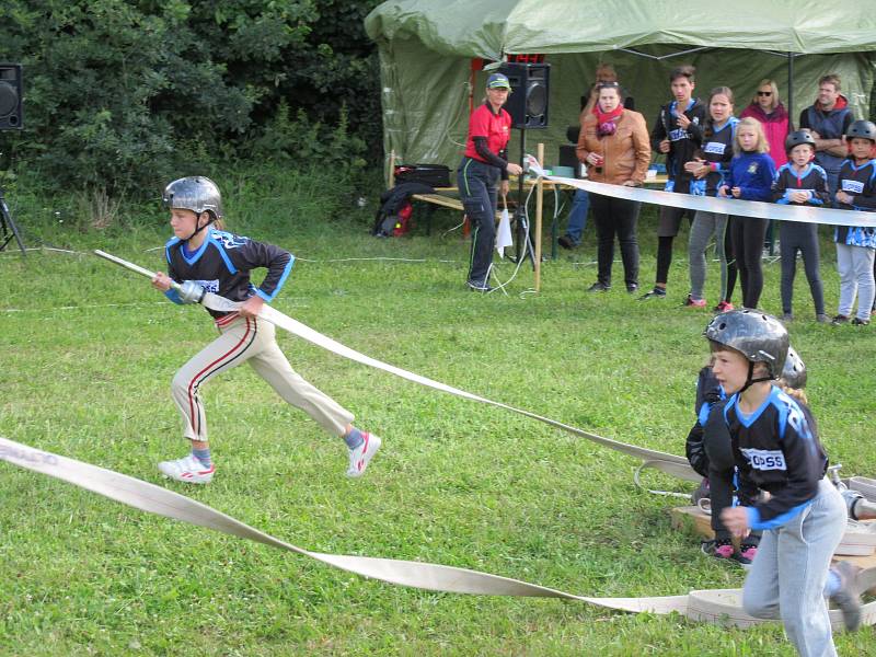 Na louce u bývalého kravína se sobotního dopoledne sjelo celkem 28 družstev mladých hasičů z Táborska. Sbor dobrovolných hasičů Oltyně ve spolupráci s SDH Řepeč pořádal další ročník soutěže v požárním útoku pro mládež.