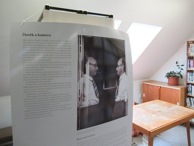 Do konce března je možné v městské knihovně zhlédnout výstavu Karel Čapek: fotograf.