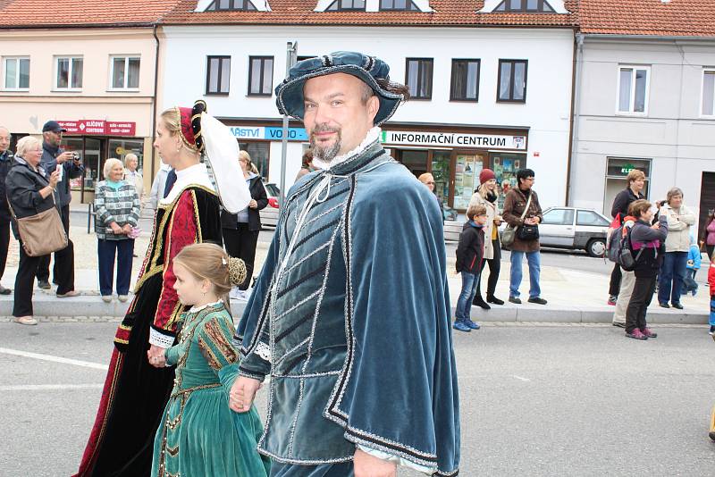 Soběslavští v sobotu přivítali Viléma z Rožmberka a jeho novou manželku.