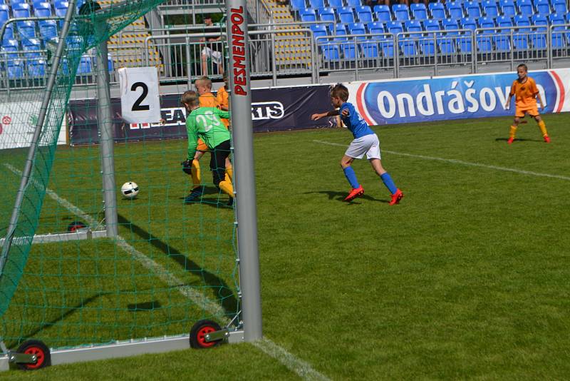 Finálový turnaj Ondrášovka Cupu rozzářil Kvapilku zajímavými fotbalovými boji i skvělou diváckou kulisou.