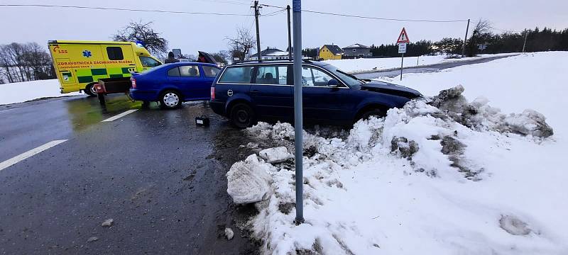 Páteční nehoda na křižovatce u Balkovy Lhoty pohledem hasičů.