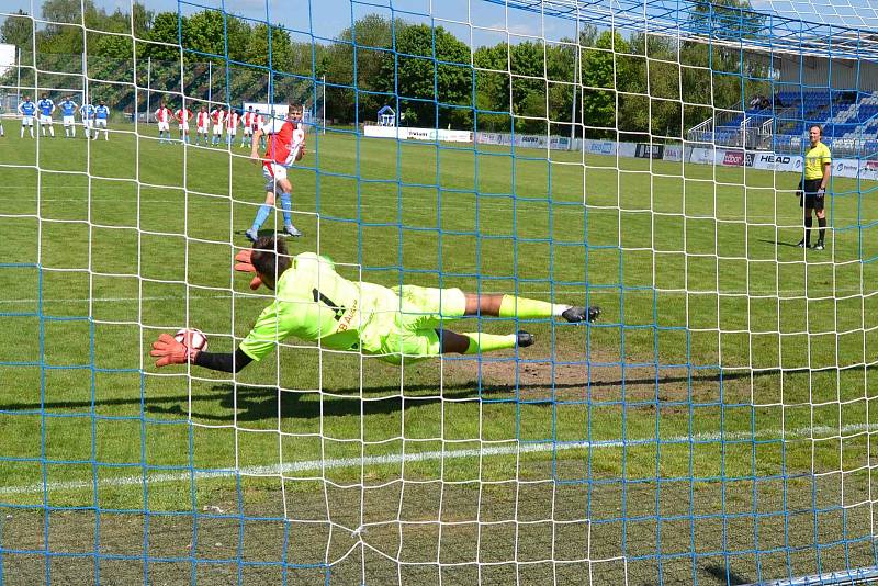 Táborsko versus Slavia Praha B na úvod programu Letní ligy 2:3 po penaltách.