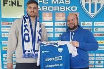 Kevin Žižek s ředitelem klubu FC MAS Táborsko Josefem Holubem.