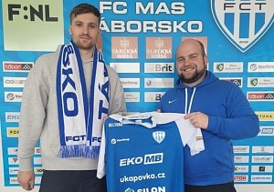 Kevin Žižek s ředitelem klubu FC MAS Táborsko Josefem Holubem.