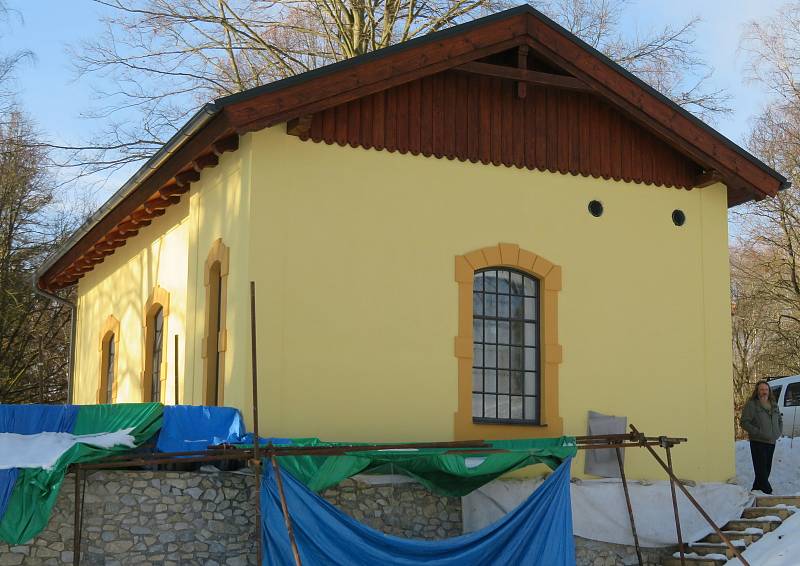 Stavba návštěvnického střediska u Chýnovské jeskyně na Táborsku.