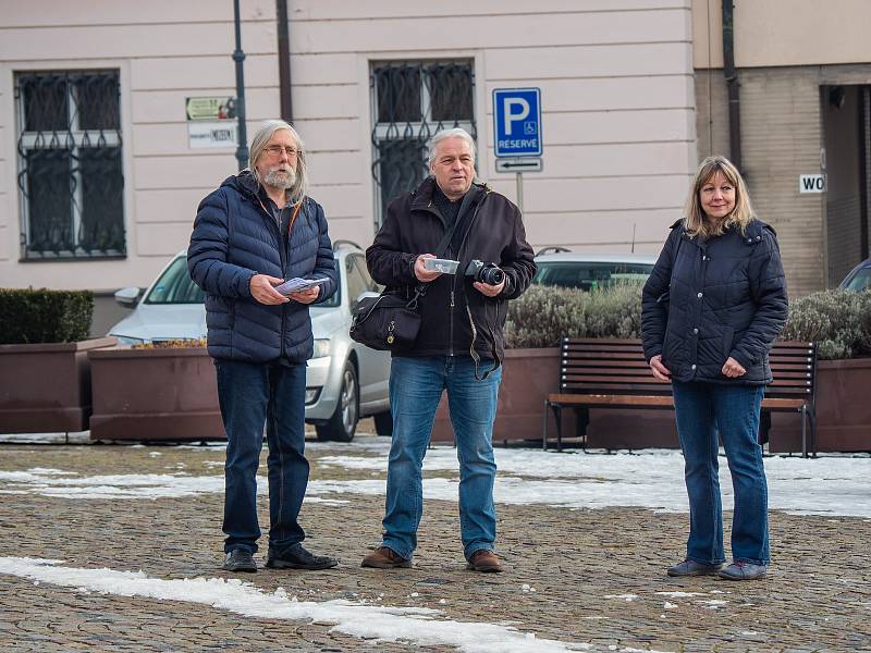 Elektromobily startovaly na Rallye Česká Sibiř z táborského Žižkova náměstí.