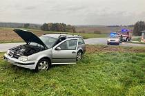 Policisté z Bechyně 4. listopadu pronásledovali podezřelého řidiče. Ten s autem uvízl na trávě a dal se na útěk. Policisté ho dopadli.