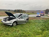 Policisté z Bechyně 4. listopadu pronásledovali podezřelého řidiče. Ten s autem uvízl na trávě a dal se na útěk. Policisté ho dopadli.