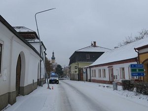 Naboural sloup veřejného osvětlení a ujel z místa nehody. Škoda je 30 tisíc.