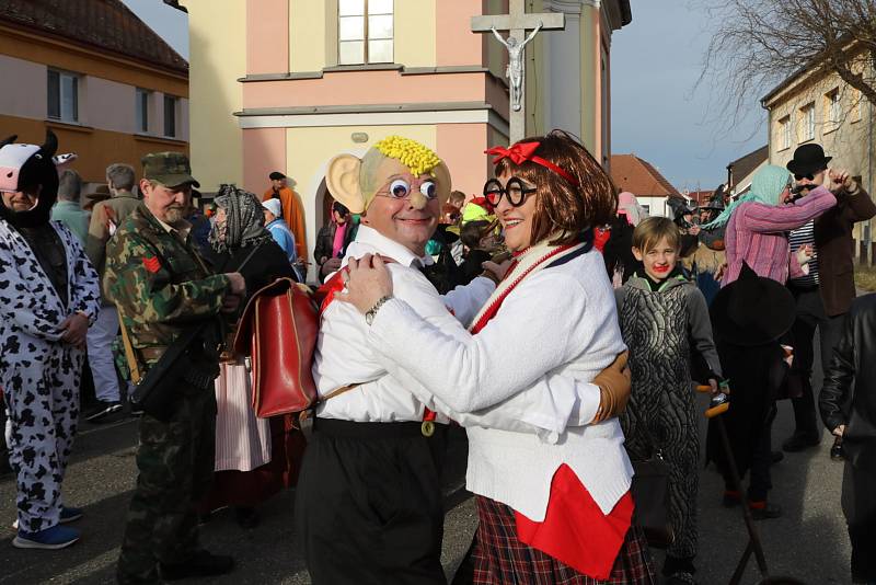 Veselští se rozhodli po letech obnovit tradici masopustního veselí, maškary prošly městem v sobotu 15. února odpoledne.