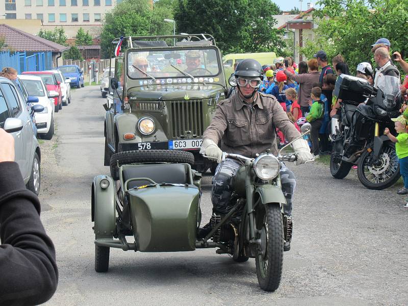 Sraz veteránů ve Slapech u Tábora v roce 2019.