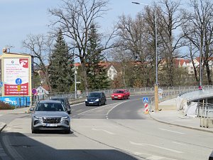 Práce na Jordánské hrázi v Táboře finišují. Už zbývá jen úprava zeleně.