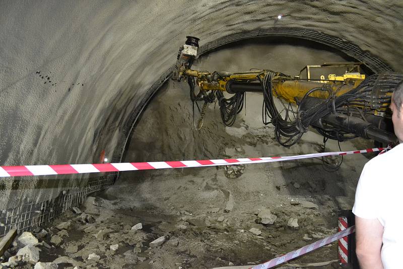 Návštěvníci se podívali do zatím nedokončeného tunelu u Ješetic, pro děti byl připraven bohatý doprovodný program, včetně skákacího hradu a malování na obličej.