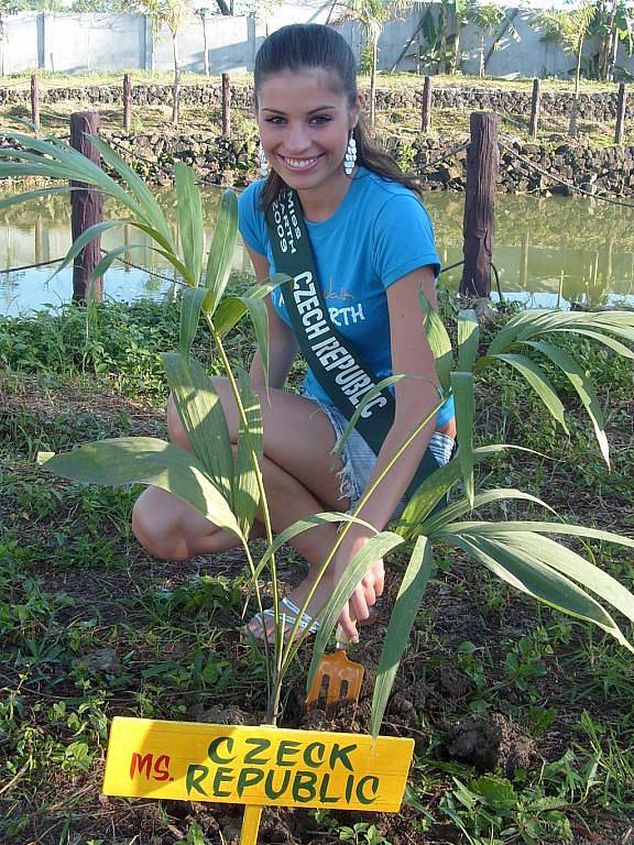 První česká vicemiss Tereza Budková si z mezinárodní soutěže Miss Earth přivezla titul Miss Fotogenic.