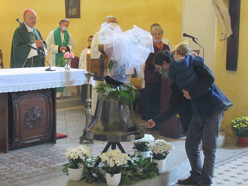 Planá nad Lužnicí se dočkala po letech satisfakce, kostel zasvěcený svatému Václavovi bude mít stejnojmenný zvon. V neděli 27. září ho posvětil pomocný biskup českobudějovický Pavel Posád.