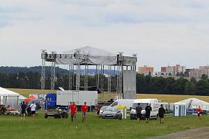 Na letišti Aeroklubu Tábor v lokalitě Čápův dvůr ve čtvrtek 7. července odpoledne panoval čilý pracovní ruch. Chystá se 16. ročník festivalu Mighty Sounds.