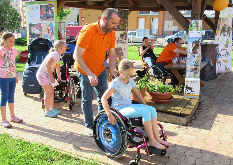 Zahradní slavnost aneb Kaňkohraní 2019, kde Centrum Kaňka slavilo se svými příznivci a klienty své 17. narozeniny.