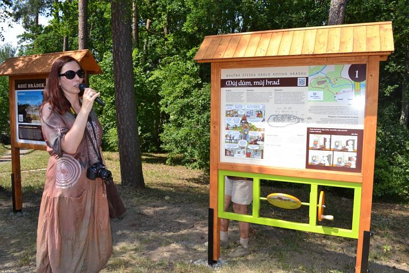 Na Kozím hrádku otevřeli novou naučnou stezku