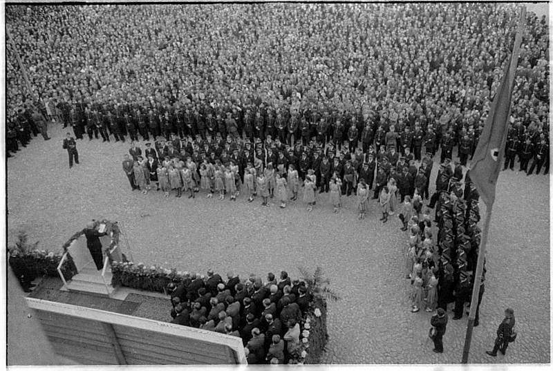 Tábor během druhé světové války a německé okupace. Fotografie pocházejí z táborského atelieru Šechtl a Voseček. Zveřejňujeme je s laskavým svolením Marie Šechtlové.