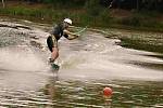 Wakeboarding v kempu Karvánky. 