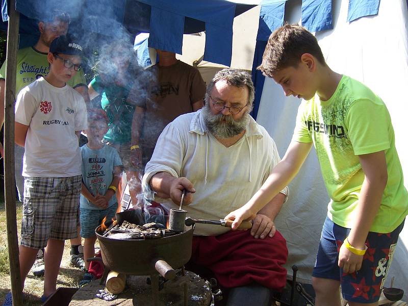 Návštěvníci festivalu se mohli seznámit s celou řadou historických řemesel.