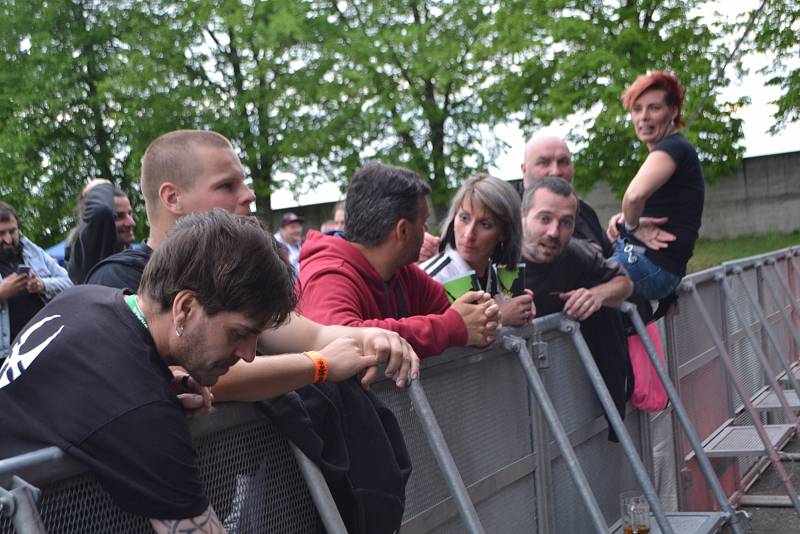 Soběslavské letiště přivítalo fanoušky metalu.