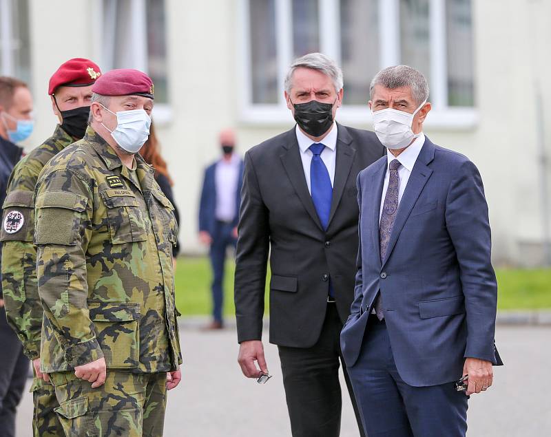 Premiér Babiš navštívil 42. mechanizovaný prapor v Táboře.