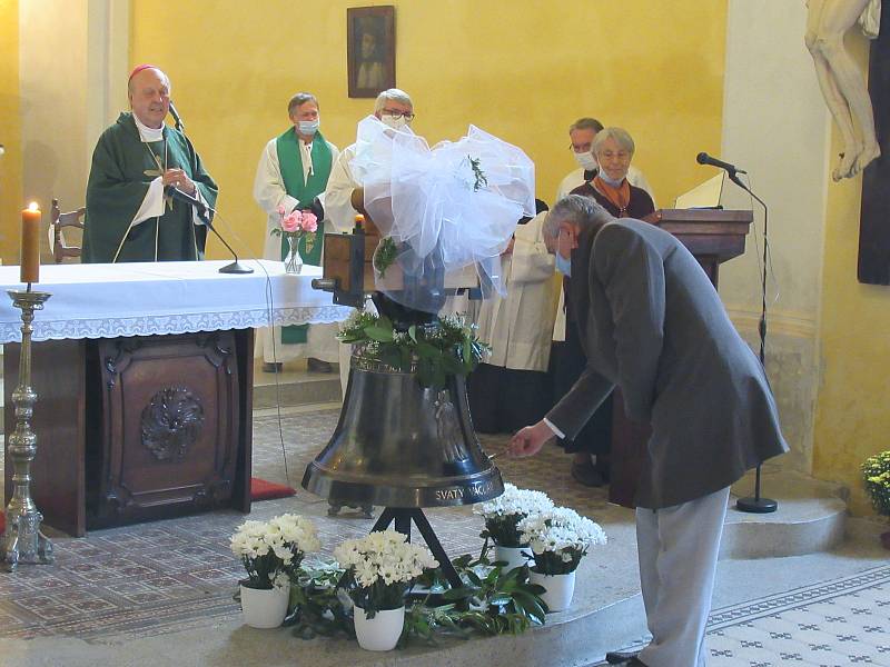 Planá nad Lužnicí se dočkala po letech satisfakce, kostel zasvěcený svatému Václavovi bude mít stejnojmenný zvon. V neděli 27. září ho posvětil pomocný biskup českobudějovický Pavel Posád.
