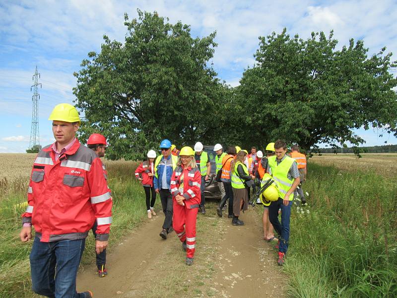 E.ON staví dvacetikilometrový plynovod unikátní metodou pluhování ocelových trubek. Nové potrubí zabezpečí dodávky plynu už letos na podzim více než sedmi tisícům zákazníků.